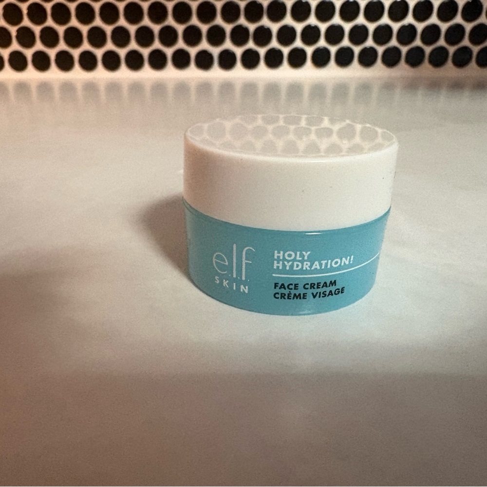 ELF Holy Hydration Skincare Collection - Blue and White - Picture 7 of 9